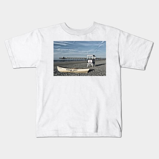 The Beach At Ocean City, NJ Kids T-Shirt by JimDeFazioPhotography